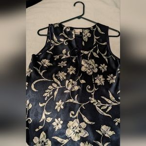 Jones New York 100% polyester blouse size medium dark navy blue & white